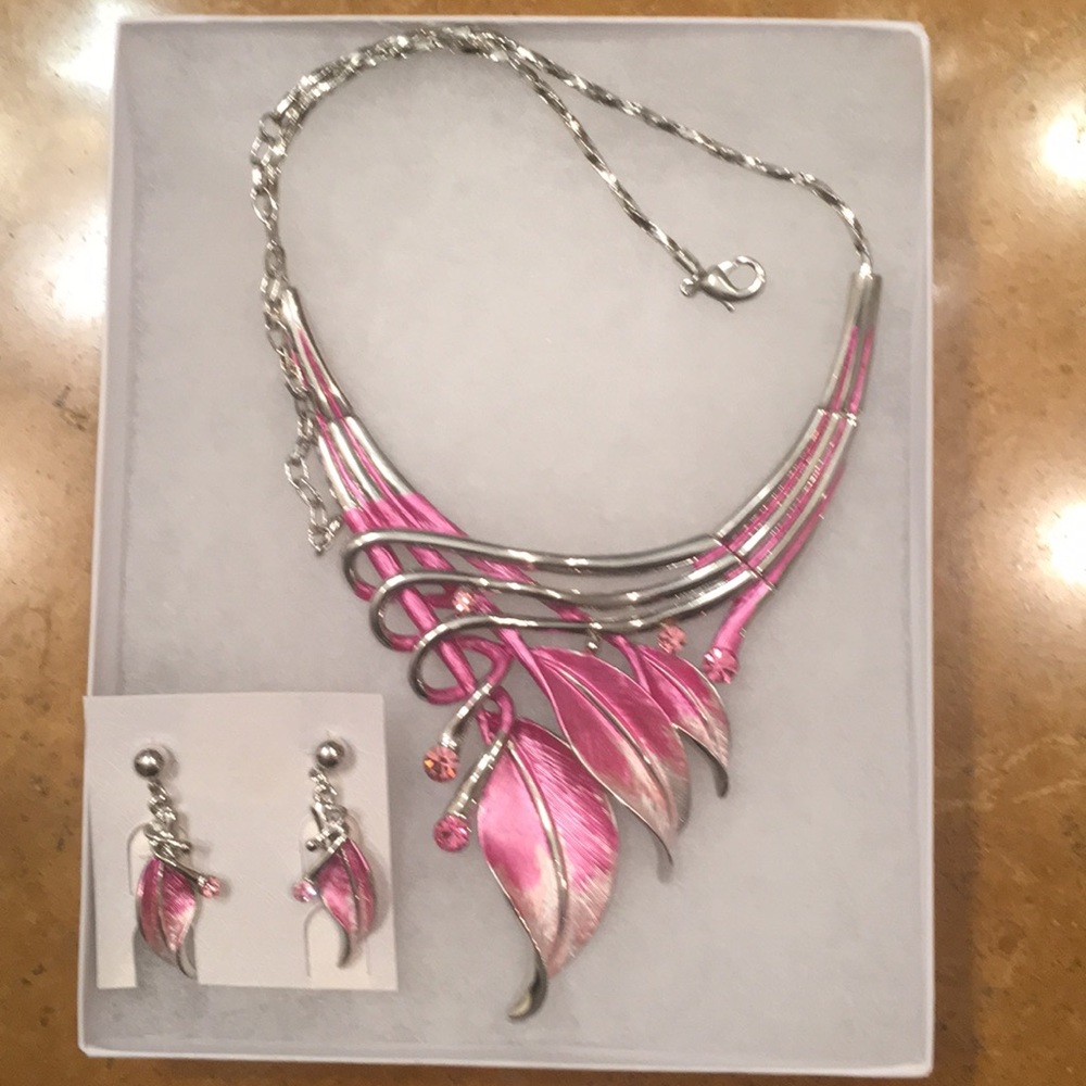 Silver tone/pink leaf design necklace and earrings